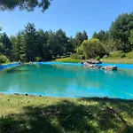 Dworek Na Uboczu Κατάλυμα σε φάρμα *