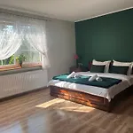 Dworek Na Uboczu Κατάλυμα σε φάρμα Sulicice